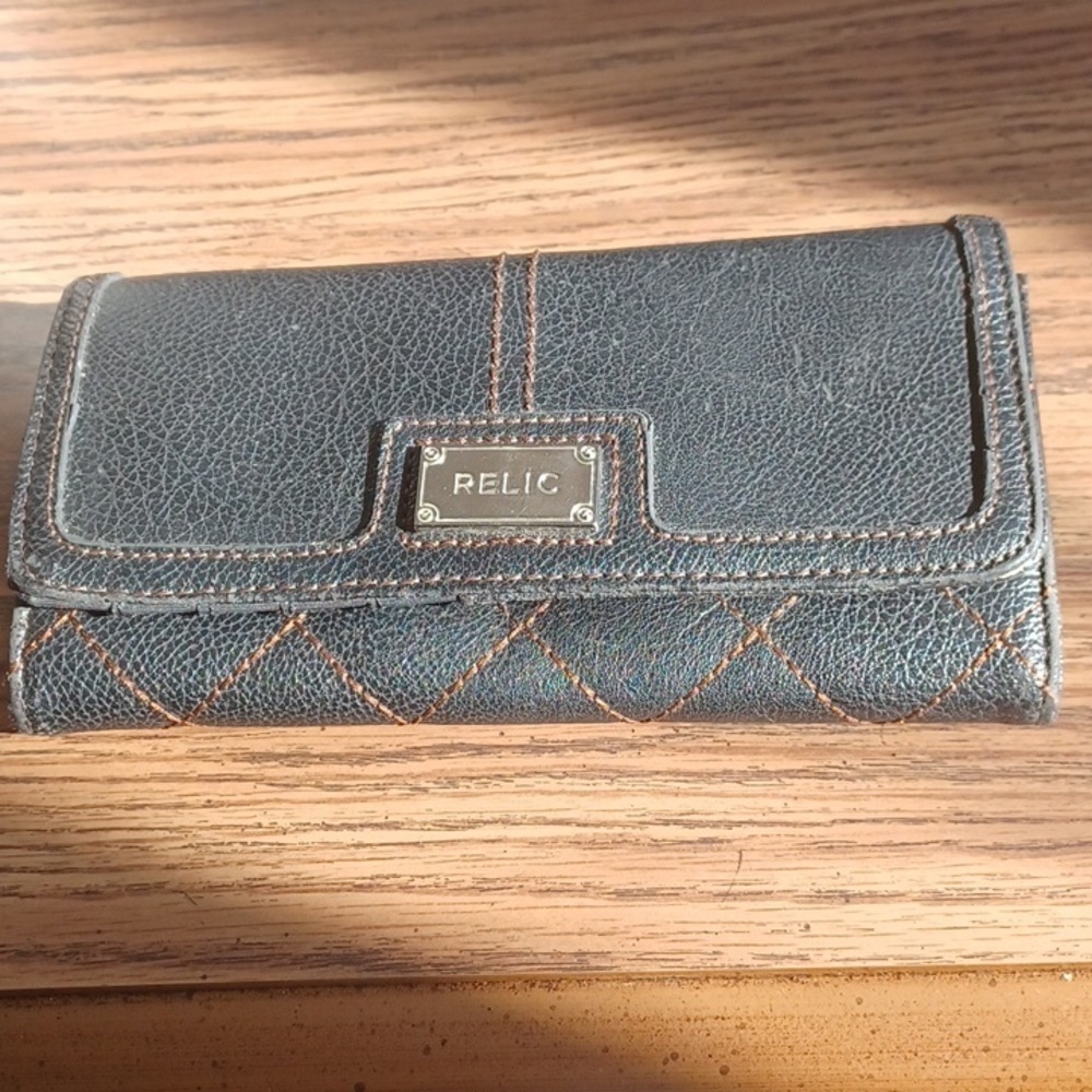 Relic By Fossil Black Wallet Quilted Stitch ID Cards, Zipper Fold .